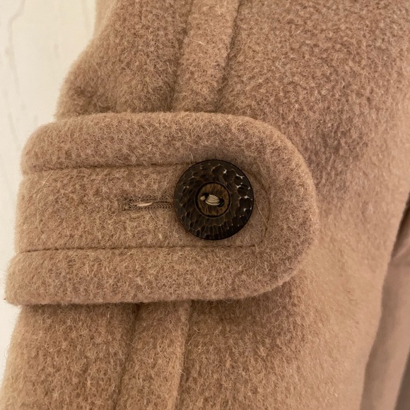 Vintage Hilary Radley Alpaca and wool coat, tan, wood buttons, pink lining 60s - Picture 2 of 8